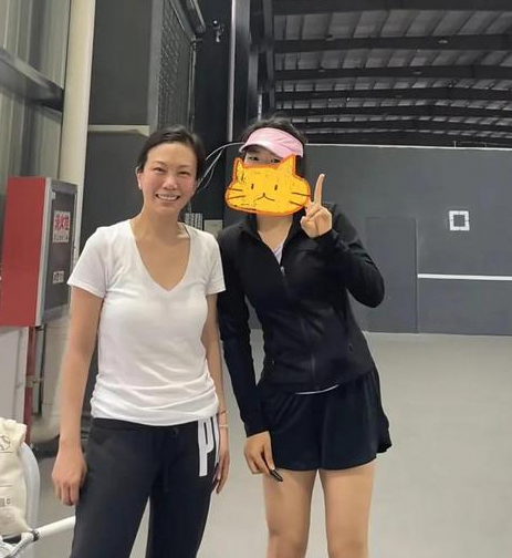 萧敬腾与51岁林有慧打网球 林有慧老态初现