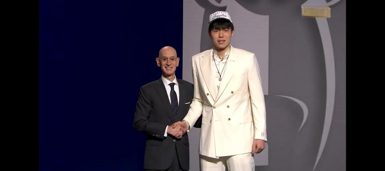 NBA选秀最新消息，中国球员杨瀚森被波特兰开拓者以首轮第16顺位选中，恭喜杨瀚森
