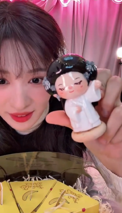 谁没看王楚然生日直播我真会哭！ 双马尾甜妹可爱到犯规，美到让人失语!