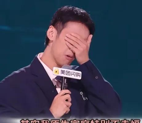 董璇二婚丈夫，总提过世的父母，真是拧巴。
庆生宴上，他主动聊亡母，当场把董璇弄哭