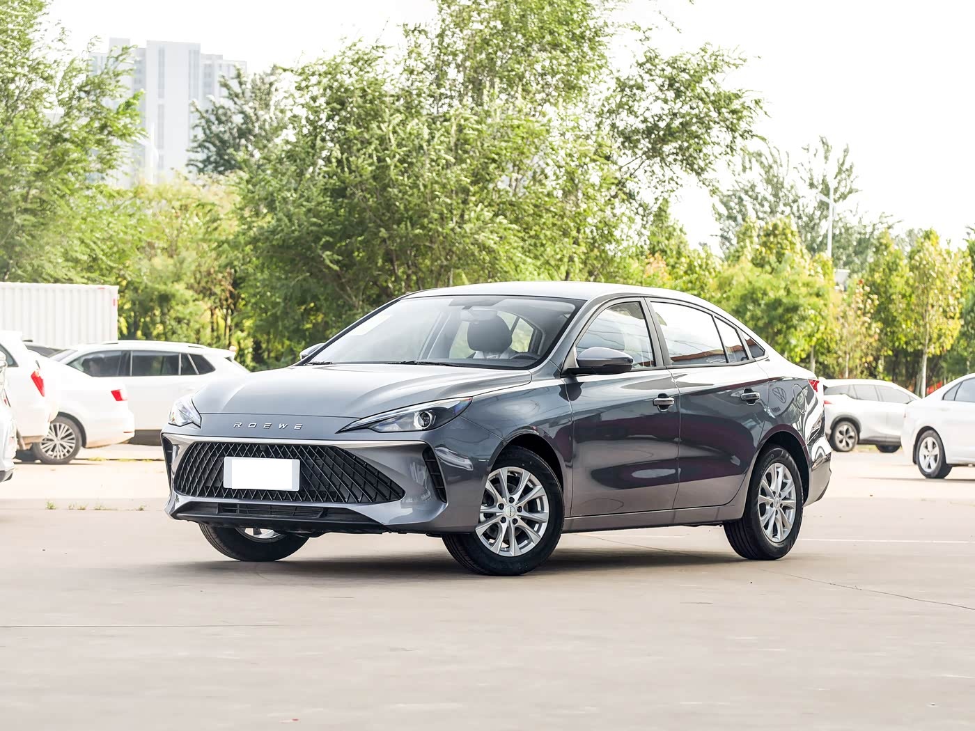 全新国产“价格屠夫”上市！外观运动感十足，搭载1.5L动力+