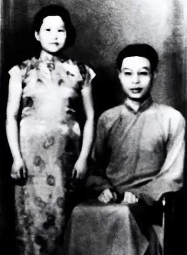 1949年，北平中南海里气氛凝重，李克农拿着刚破译的台湾密电，上面写着李静安已被