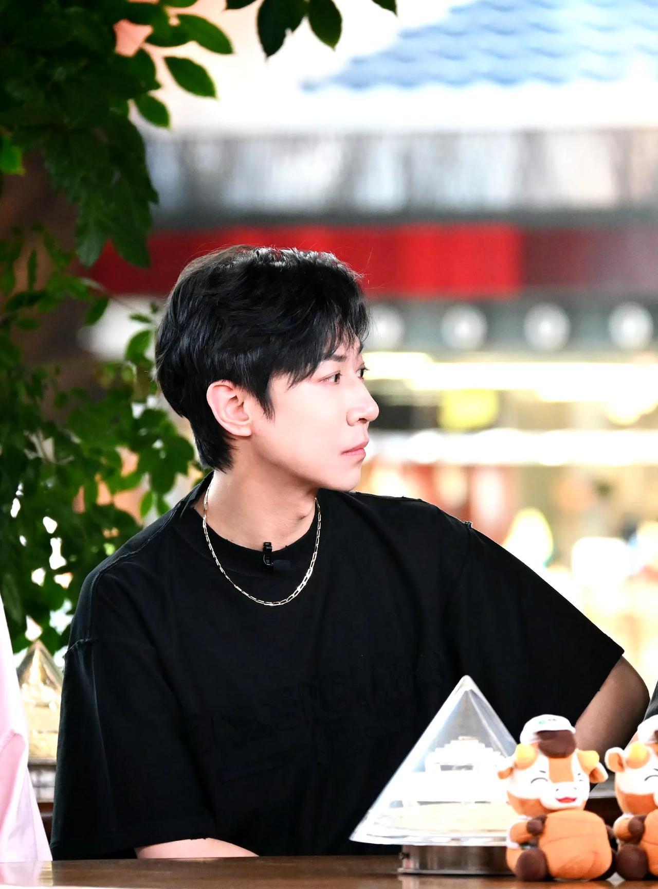 所以张维伊说什么因为我没当过父亲，在他概念里小酒窝根本不是他女儿。
因为他压根没