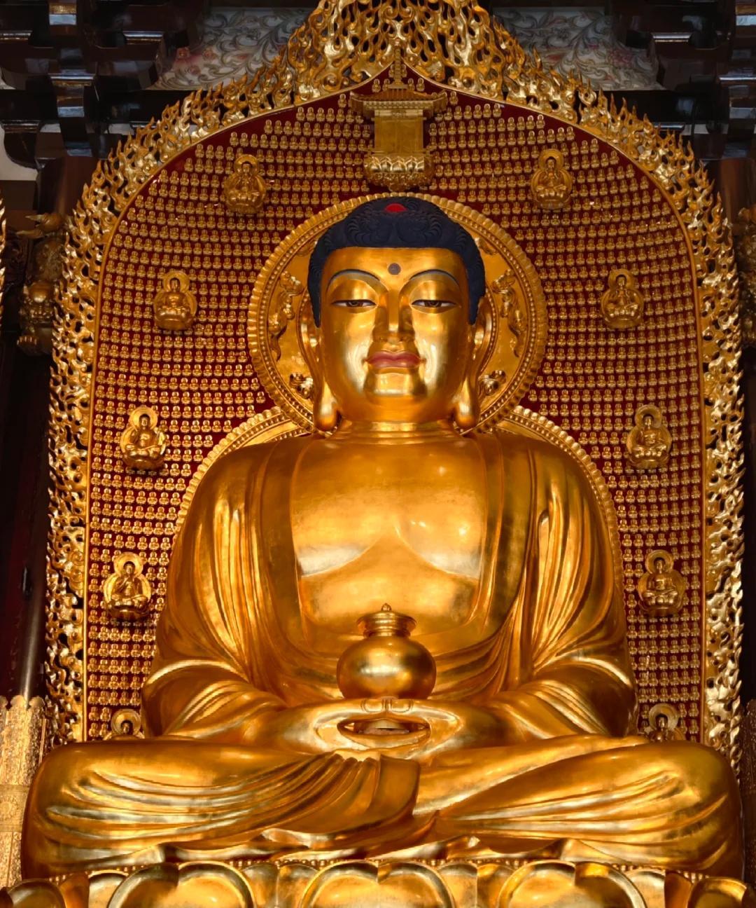 莫说他人过，当观自己非。当我们停止评判，言语自然清净；当心念转为慈悲，话语自然温