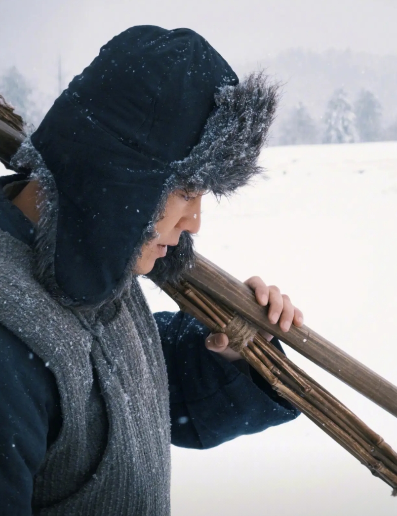 《生万物》这部剧真的是良心制作。
尤其是林永健这一家子人，简直演的太好了。
服装