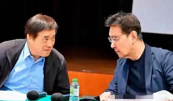 郝龙斌说：亲美但不跪美，和中但不舔中。
事实上，作为中国人，亲美国这个中国世界上