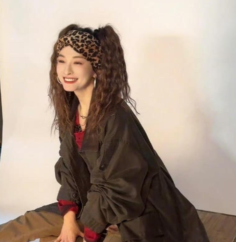 吴昕双马尾大波浪造型惊艳，大胆妆造打造美女氛围

吴昕的双马尾大波浪造型实力诠释