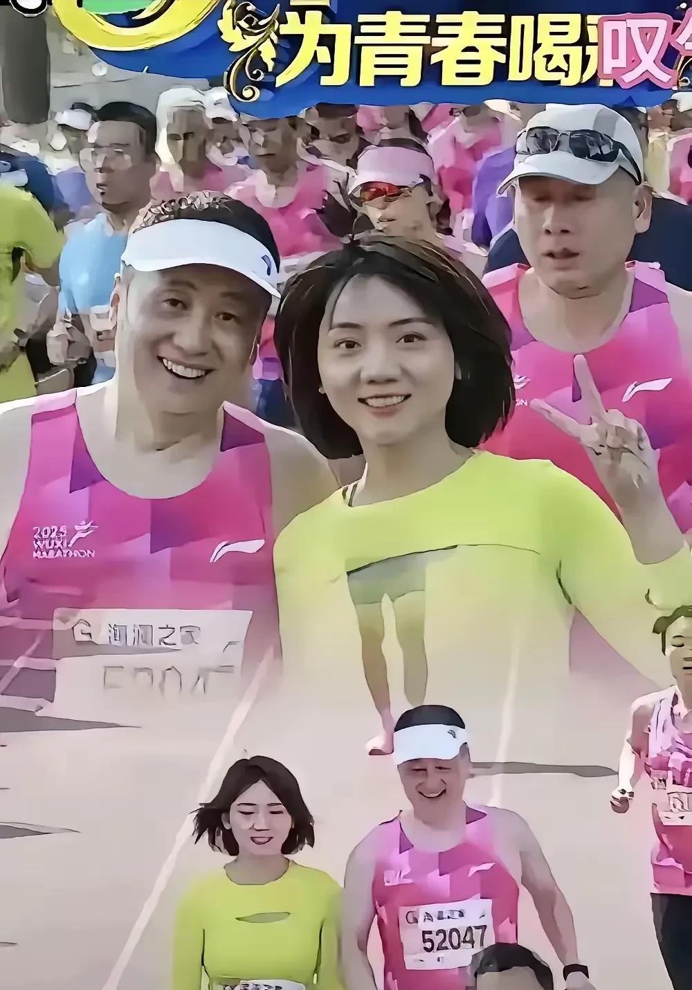我也要去跑马拉松，据说跑步既能锻炼身体，还能找女人，一举两得。这不在无锡马拉松比