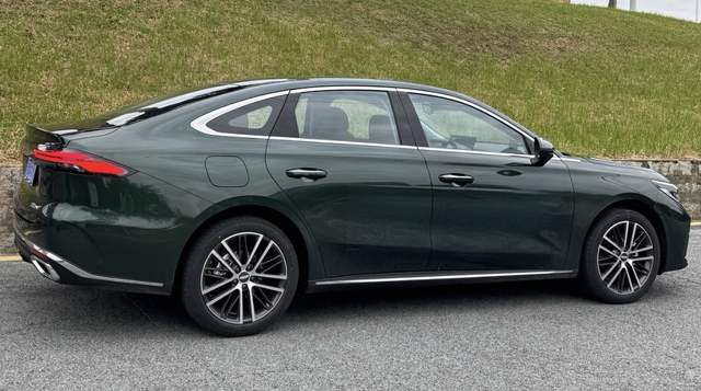 我提车刚好一个月
日常市区通勤和周末高速跑长途都试过了，来分享下我的感受。
平时