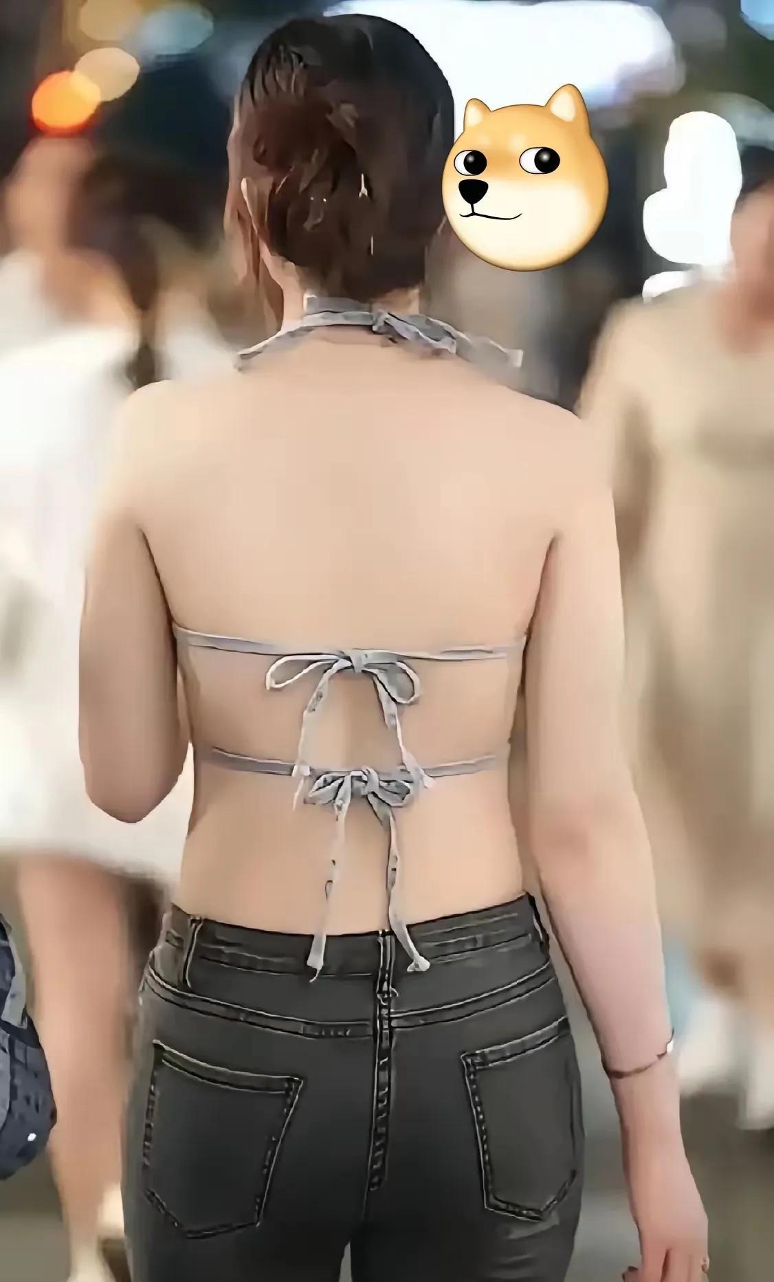性感的打扮却没有性
是知性
不知为什么
