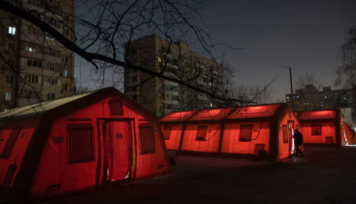 俄军袭击后，乌克兰儿童面临寒冬威胁