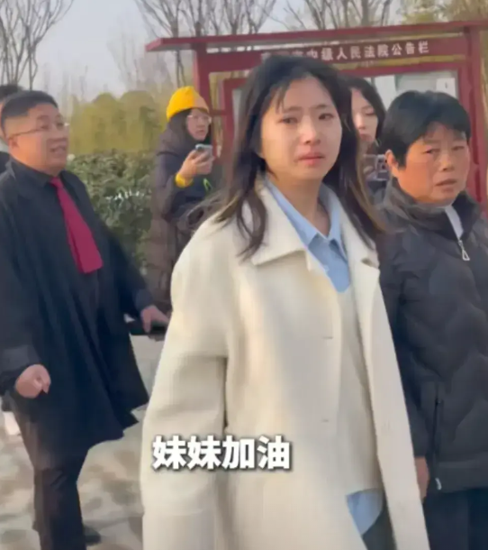 罗大美没有白培养他的妹妹，从这三个细节可以看出来：
首先妹妹本来就还是大学生，但