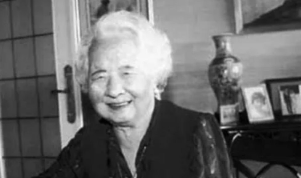 1943年5月，比利时爱国青年罗杰被德军判处绞刑。比利时国王帮求情也没用。离刑期