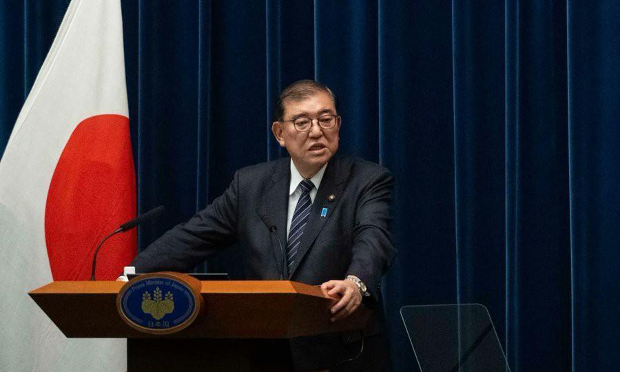 太尴尬了！日本把美国和俄罗斯都得罪了，一面硬刚特朗普关税政策，一面又跟随西方国家