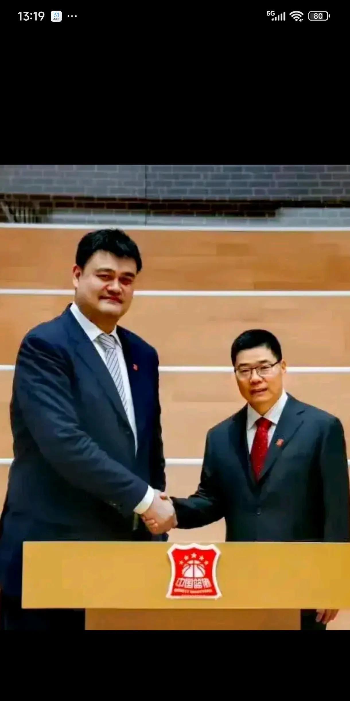 我就问问那些之前在姚明当篮协主席时，经常喷姚明的喷子们，恨不得立马叫他下课走人，