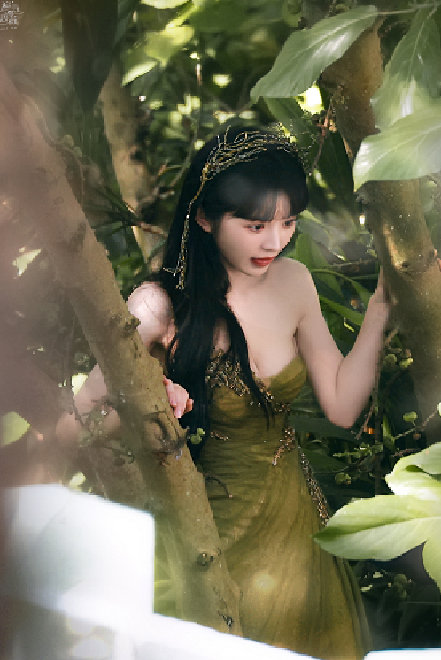 田曦薇这绿野仙踪的妆造，她很适合这样的感觉的！