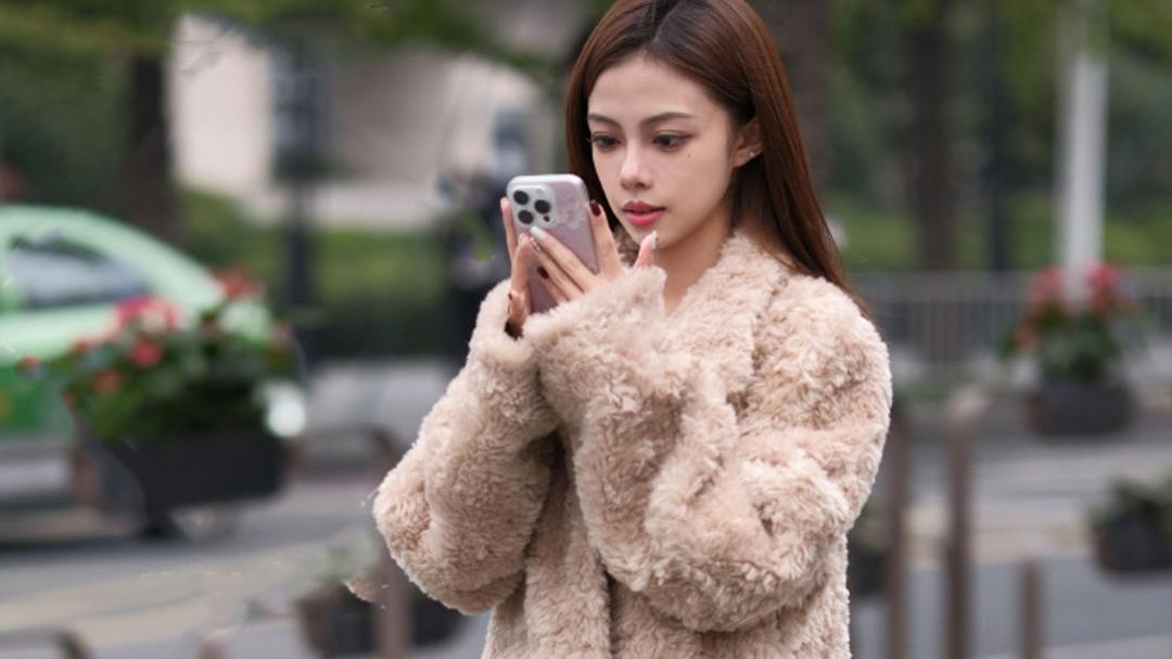 皮草还是有独占鳌头美的，美女教你搭配起来