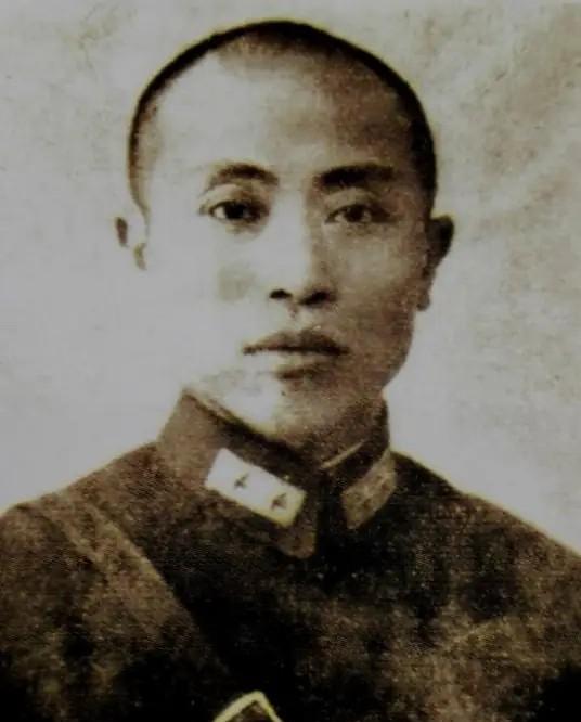 1944年，三十六集团军总司令李家钰误入日军埋伏圈，面对围攻，他亲临一线战斗，不