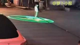 轧死幼童，司机何其无辜？
7月2日晚，云南大理发生一起车祸，3岁左右男童躺在地上