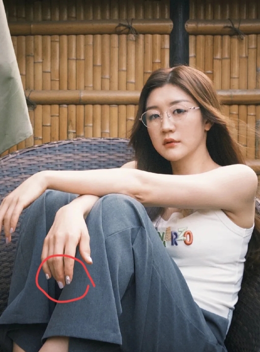 樊振东的话应验了
巴黎夺冠后
陈梦选择了“离开
她并没有像莎莎和鳗鱼那样代言，