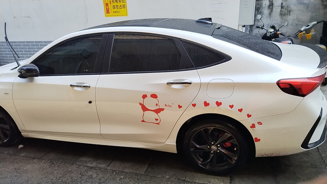 外观塑料件发白
大家有这个问题吗？质保期内能否索赔大家都能发一下“后视镜底部塑料