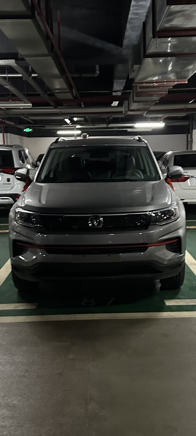 这车很好最不满意的就是前面红杠很丑
开了两年多 手动挡还可以 油耗也不高 外观好