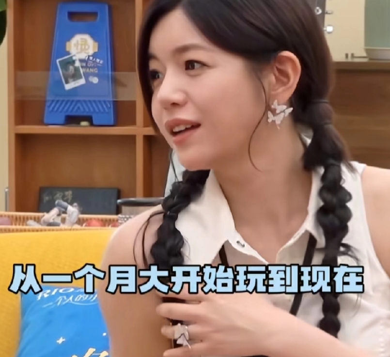 林心如女儿到底有多漂亮？
陈妍希说:“我儿子跟林心如的女儿是青梅竹马，从一个月大