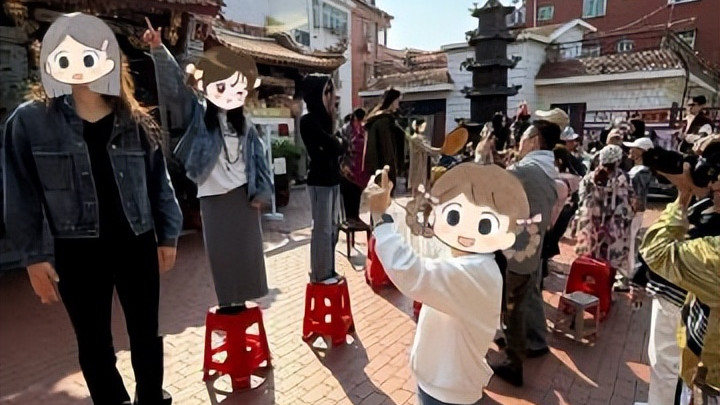 姚晨带儿子打卡“网红机位”，一场关于城市记忆的温情告别