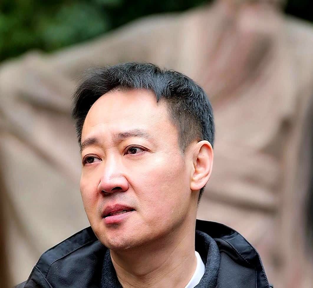 辛柏青的状况很糟糕，李乃文非常担心他的情况。

李乃文说辛柏青现在连话都说不