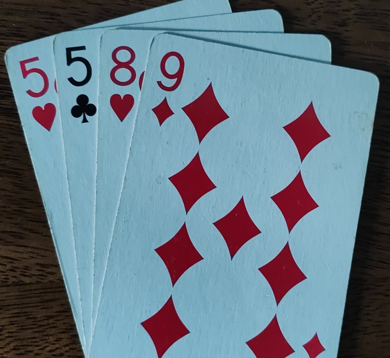 24点益智小游戏，继续挑战不可能。

今天第一副牌5 5 8 9，这么大牌面