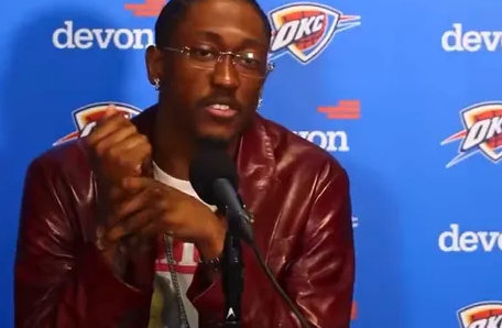 雷霆球员杰伦-威廉姆斯在接受采访时谈到了新队友杰贾里德-麦凯恩。
杰伦-威廉姆斯