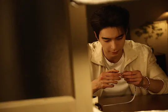    《枭起青壤》堪称国产奇幻剧的质感标杆，每一处细节都藏着主创的用心。2000