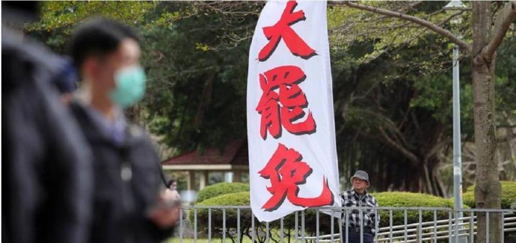 台北“深蓝选区”大罢免告急？资深媒体人警告：有危机
近期全台关注的“大罢免”行动