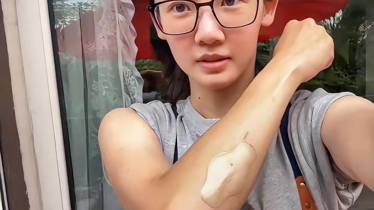 我敢说
谁娶了苗苗都会幸福的！
为什么我这么说呢？因为她真的是个狠人
36岁的苗