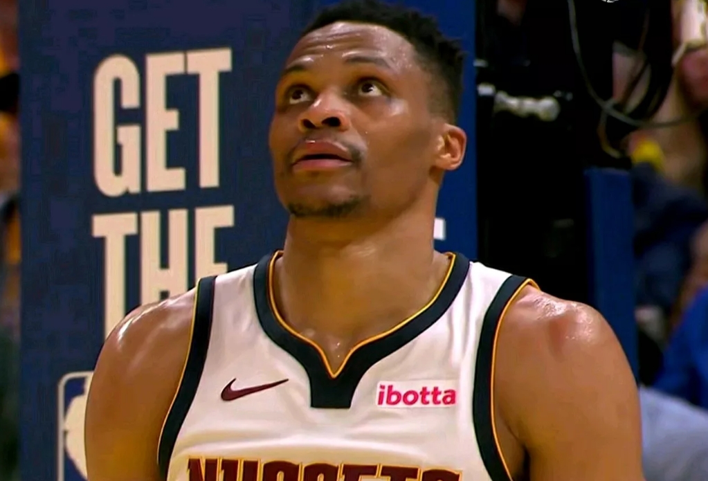 威少炸裂三双打爆勇士！下赛季千万大合同稳了：

威少全场再现神迹数据：
上场42