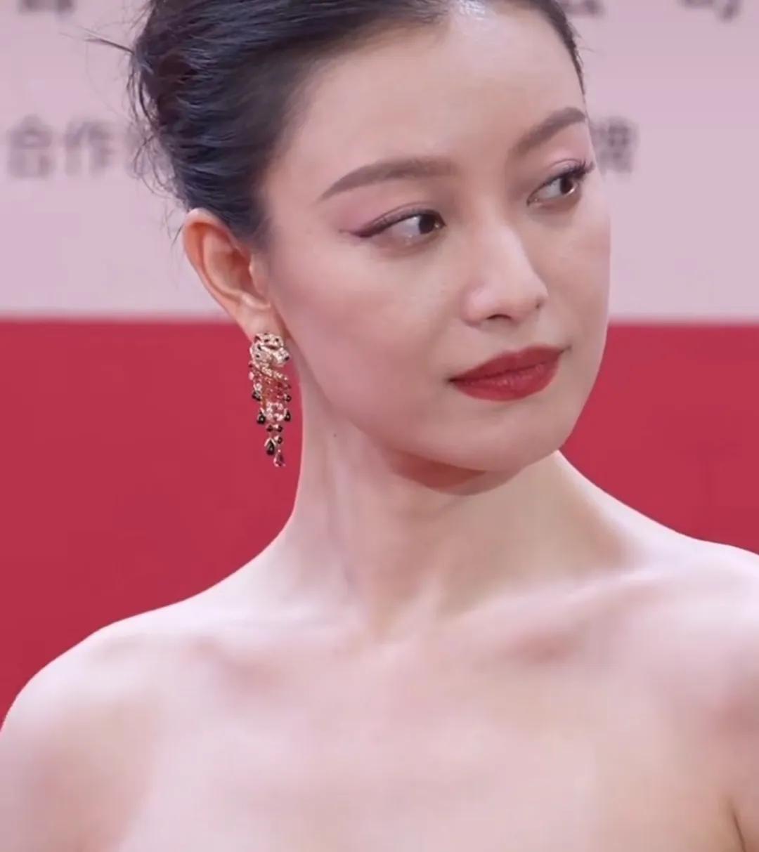倪妮红毯女王实至名归，驾驭各种颜色礼服，美到天际，这才是最真实37岁的样子 而且