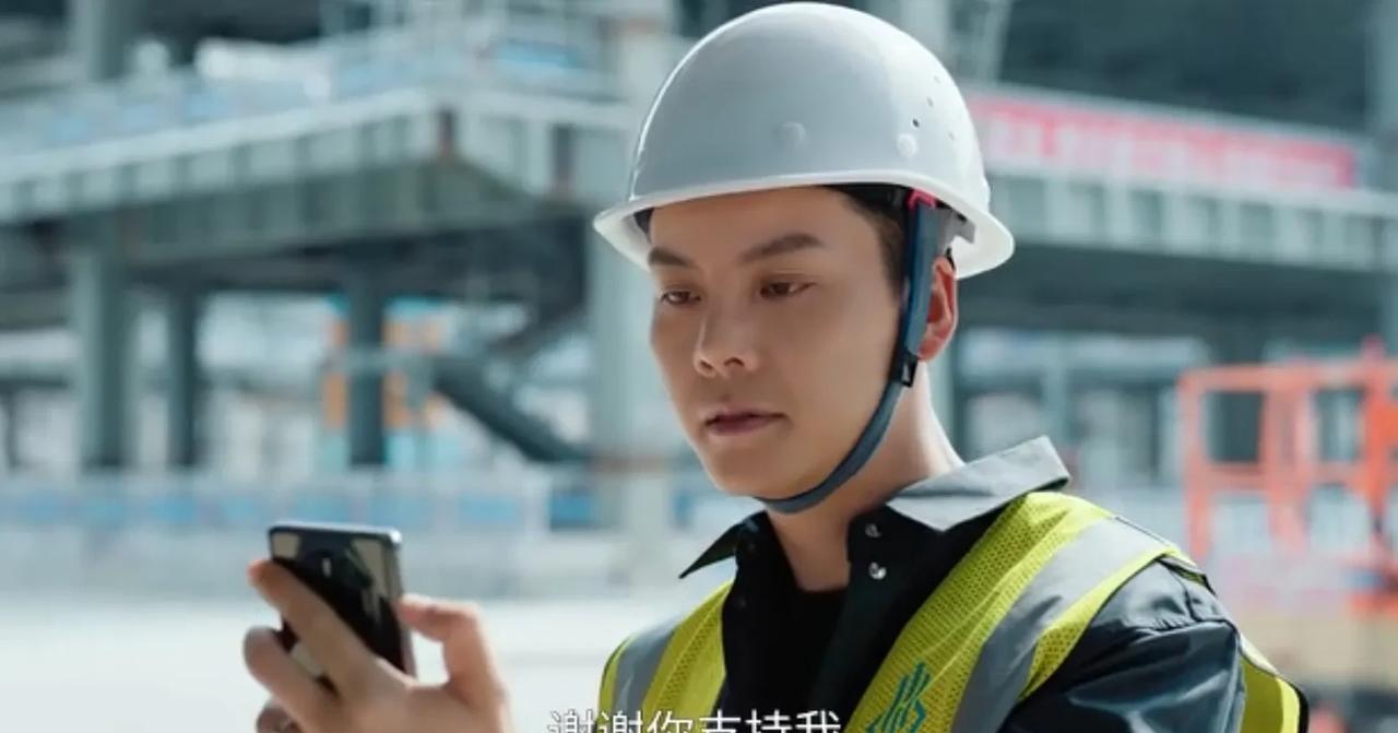 《许我耀眼》
发现没我
沈皓明跟许妍离婚
其实心里也有万般不舍
工作闲下来的时候
