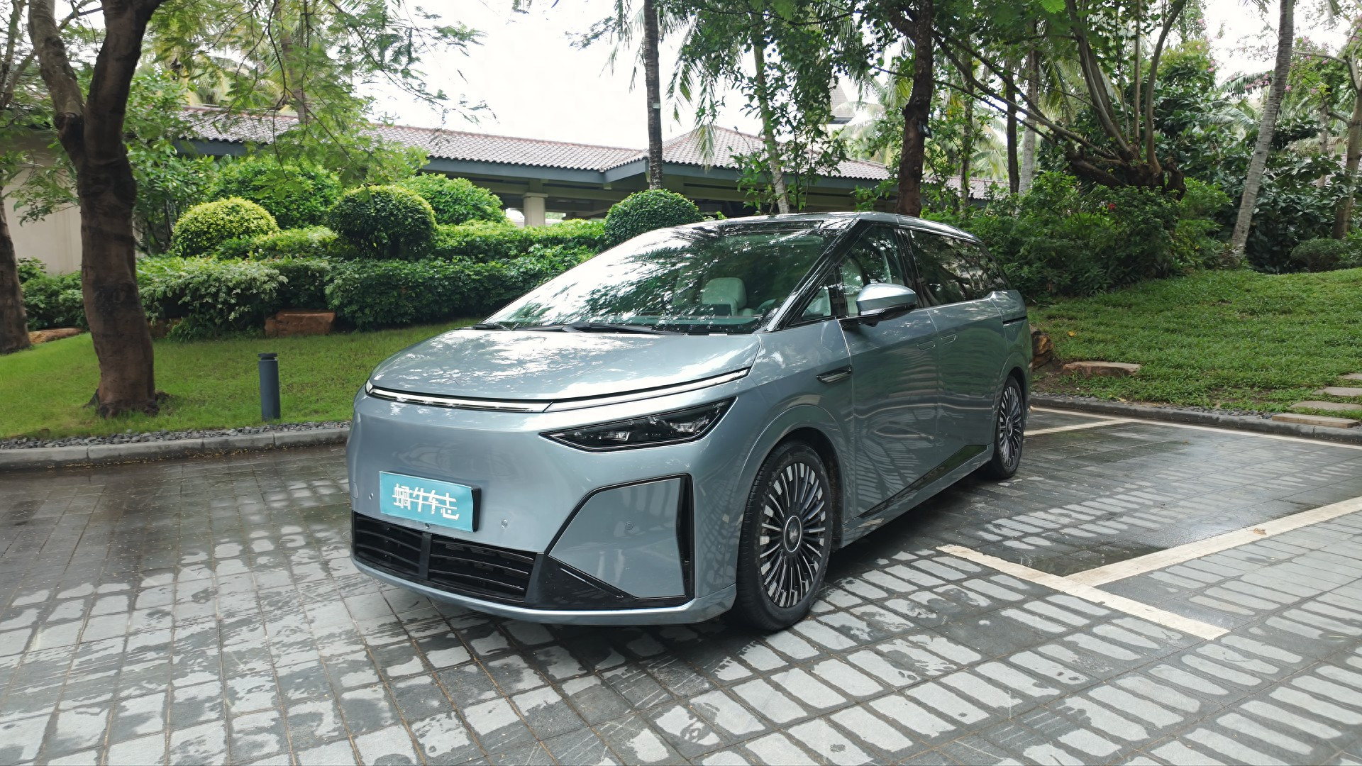 5台全新MPV年底上市：吉利出“杭州湾埃尔法”，五菱别克小鹏上新