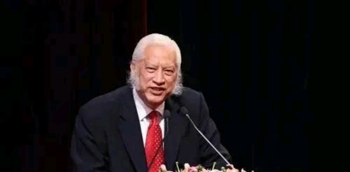 客家养子，情归中华





---





你敢信吗？一个没中国血统的外国人