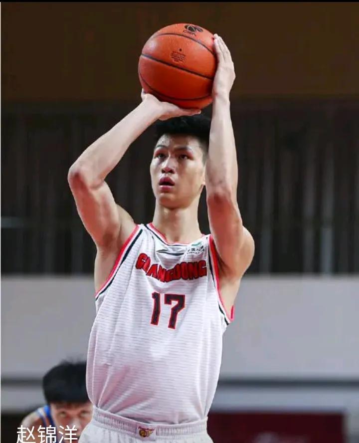 原广东宏远球员赵锦洋、万胜伟加盟河源坚基，表现出色。



在广东省联赛的赛场上