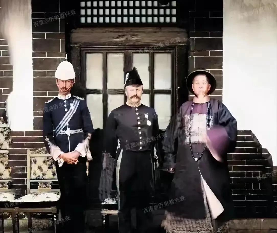 所有的朝代无论强弱就只有凊朝是半殖民地。表面是八旗统治，实际洋人是他们的太上皇（
