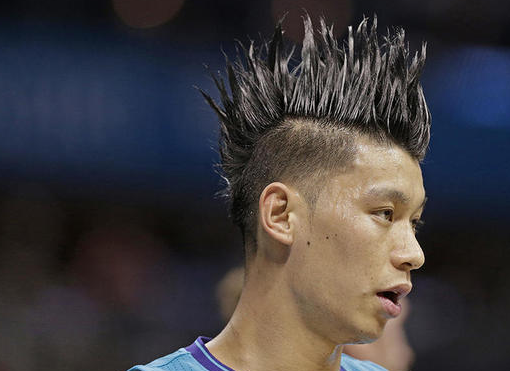 NBA老照片：哈登的大胡子+林书豪的刺猬头，如果中和在一个人身上，想必非常炸裂…