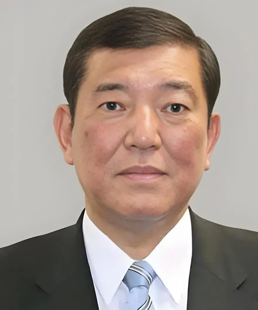出乎意料！
日本首相石破茂临时取消北约峰会行程，原定三天的荷兰之行说变就变，这事