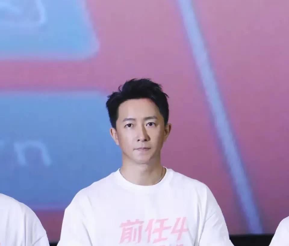 他俩身份上算是一个阶级的，韩庚是上市公司股东，胡静老公（朱兆祥）是当地豪绅。
