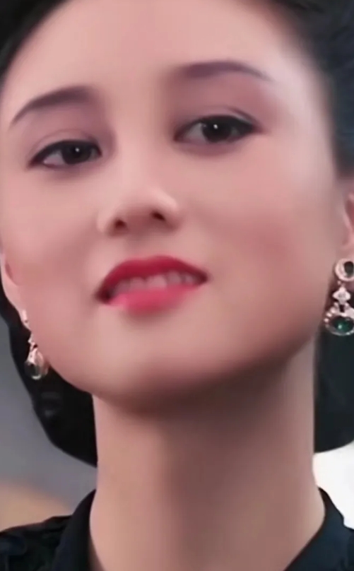 李连杰说可以为了他的太太付出生命。
看了利智几张绝世美颜照，就理解李连杰为什么可