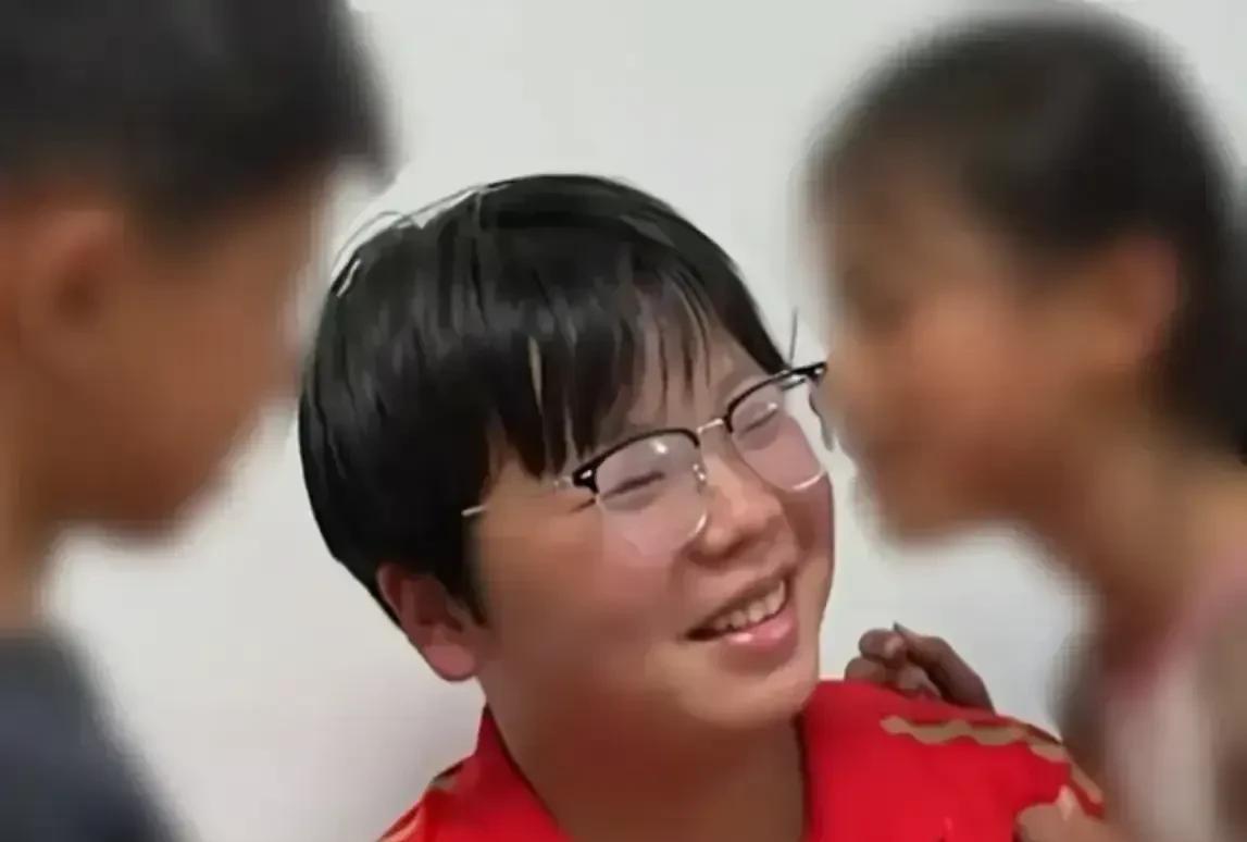 江苏沭阳有位陈姓姑娘，她今年还不到二十岁，正值她青春芳华、放飞梦想之际的年纪，这