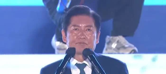 多事之秋，选多事之人。曾火烧美国大使官邸的“硬核”人物，当选韩国执政党党首。郑清