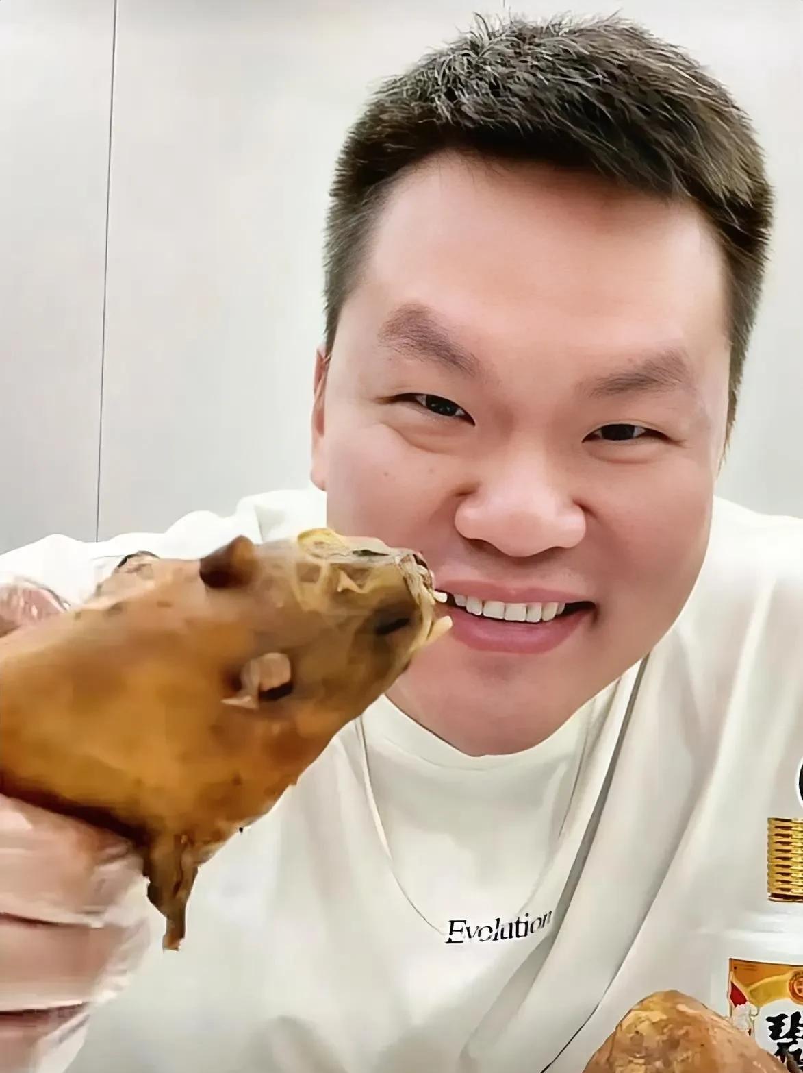 朱芳雨真的是个迷，
越来越让人看不懂，
你说他打球挺厉害吧，可是
选外援的眼光是