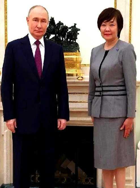 普京为啥见安倍的女人





---





你敢信吗？一个已经去世快三年的