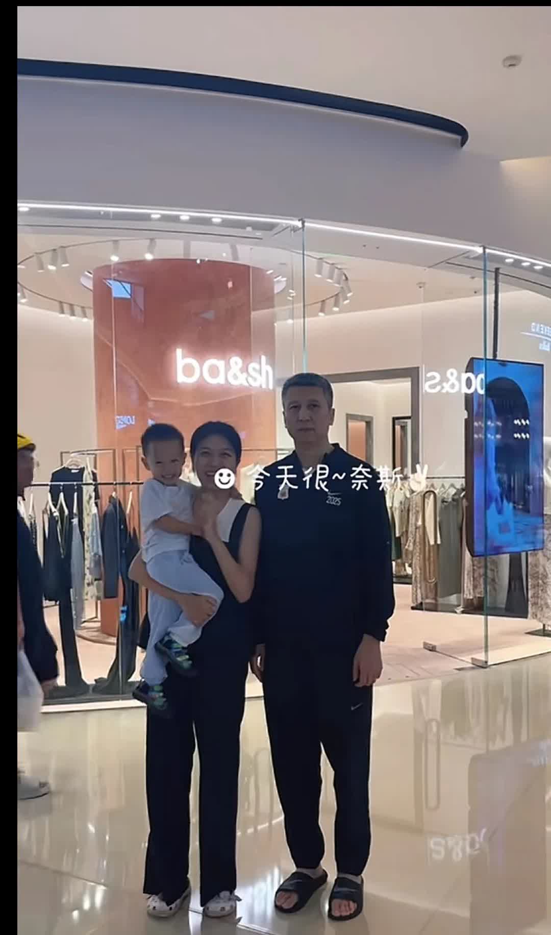 中国男篮主教练郭士强已经回到了广东广州生活了啊，在结束了亚洲杯的比赛后，郭士强指